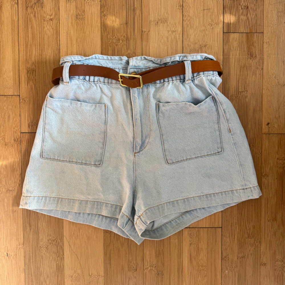 Chic Zara denim paperbag-style shorts with brown leather belt, size 6